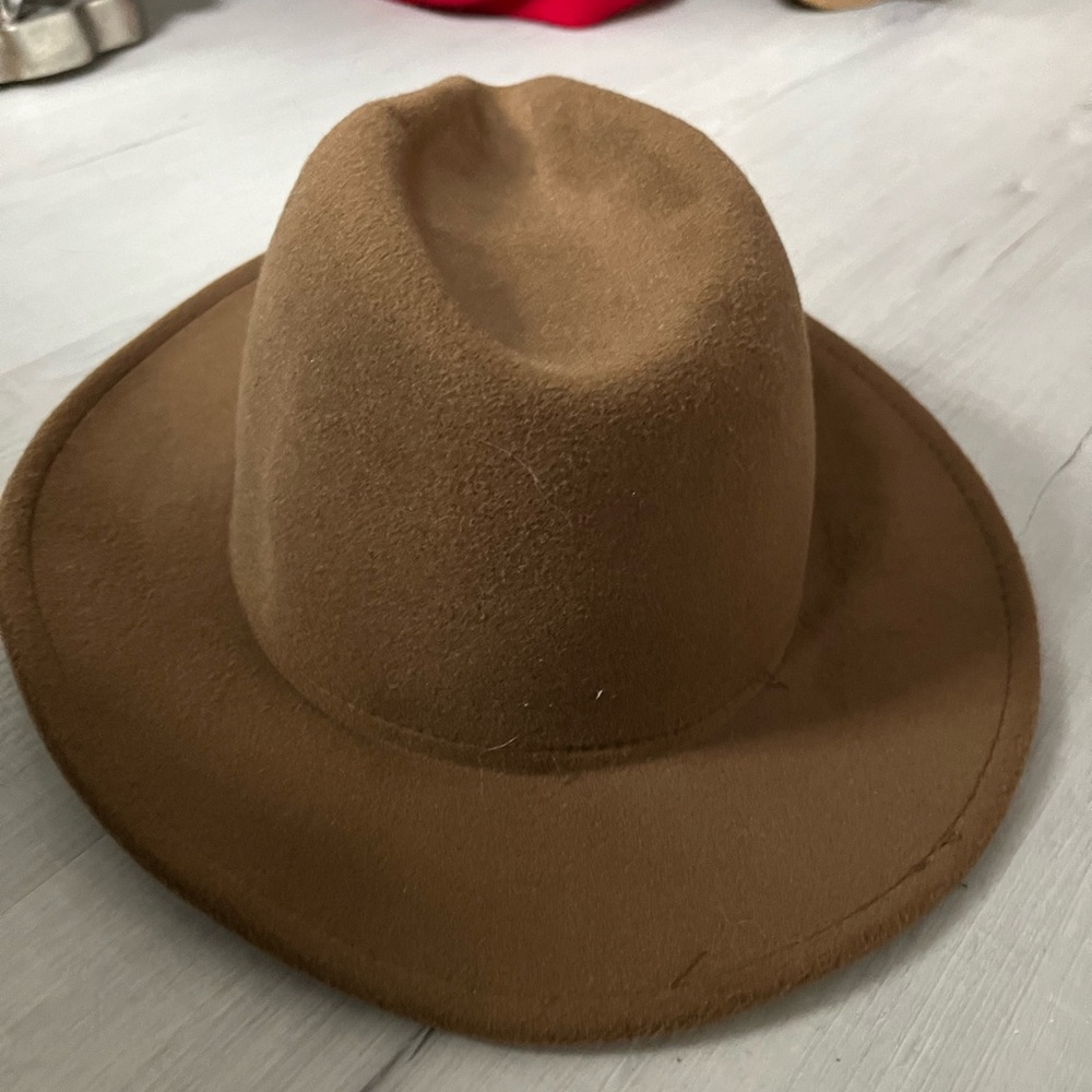 Camel wide brim hat for colder weather